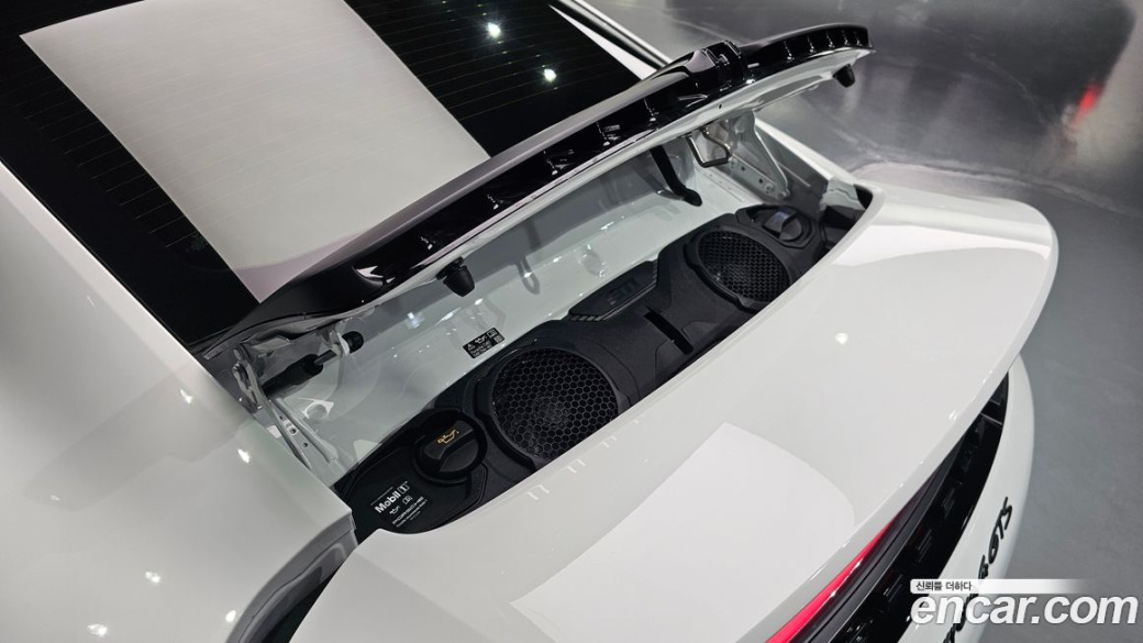 Porsche 911 Carrera 4 GTS, 2026