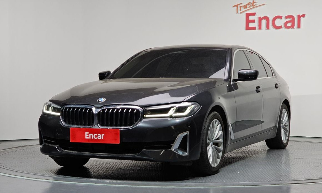 BMW 5-Series 530i Luxury, 2022