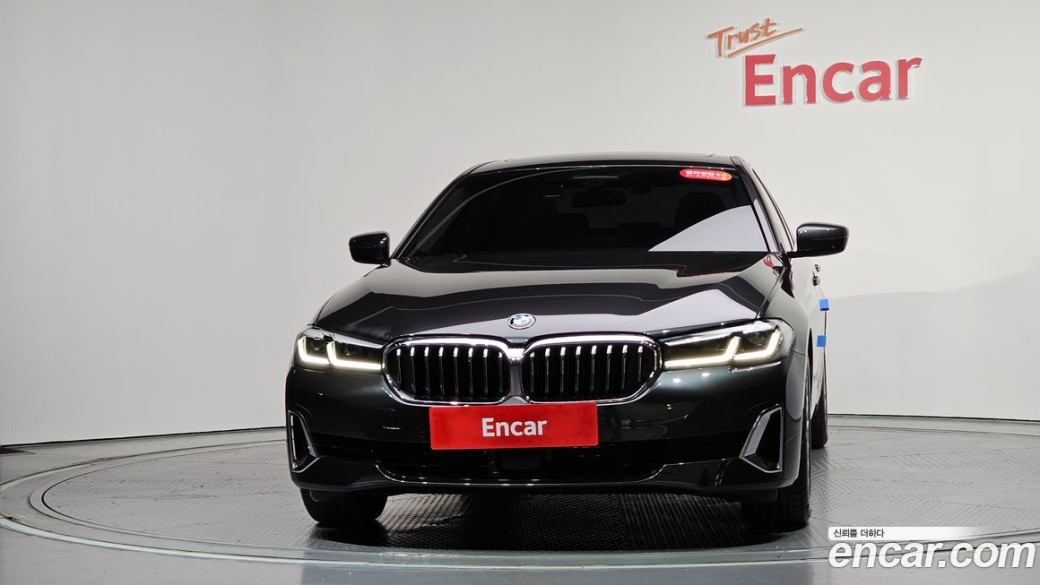 BMW 5-Series 520i Luxury, 2022