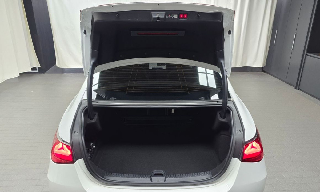 Mercedes-Benz E-Class E200 AMG Line, 2026
