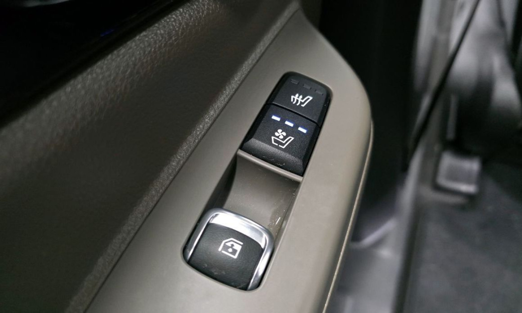 Kia Carnival 7-Seater Gravity, 2024