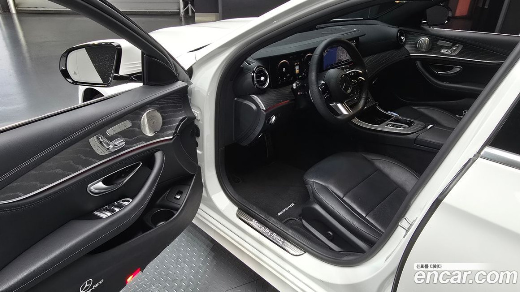 Mercedes-Benz E-Class E350 4MATIC AMG Line, 2022