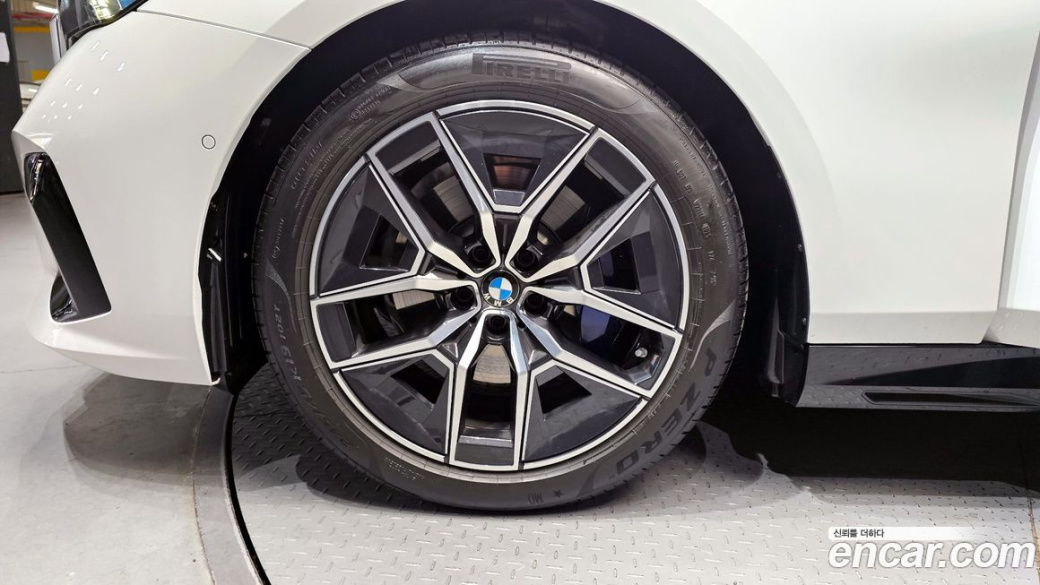 BMW 5-Series 520i M Sport, 2025