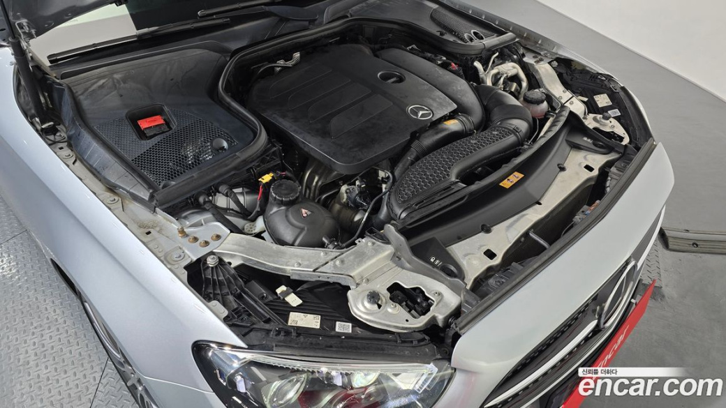 Mercedes-Benz E-Class E350 4MATIC AMG Line, 2022