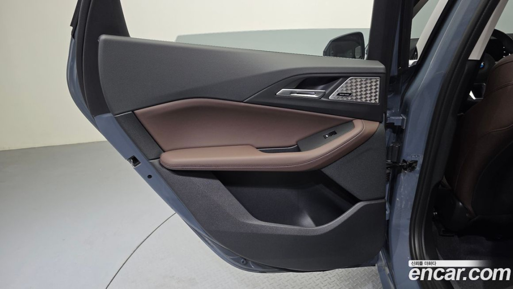 BMW 2-Series 220i Luxury, 2025