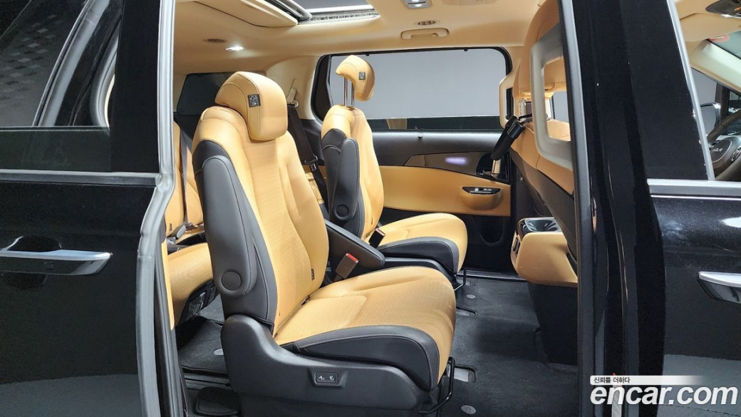 Kia Carnival 9-Seater Signature, 2023