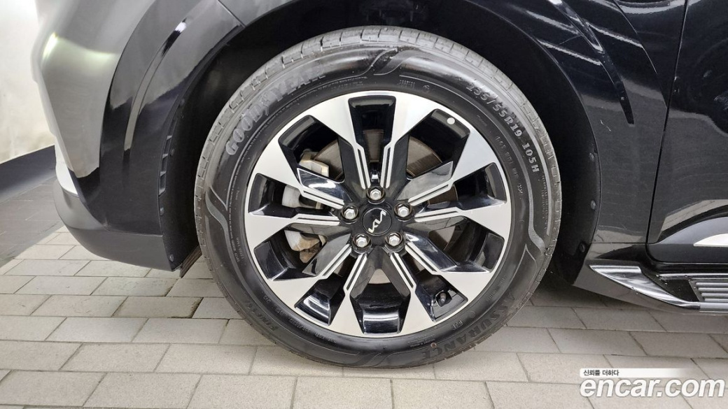 Kia Carnival 9-Seater Signature, 2023