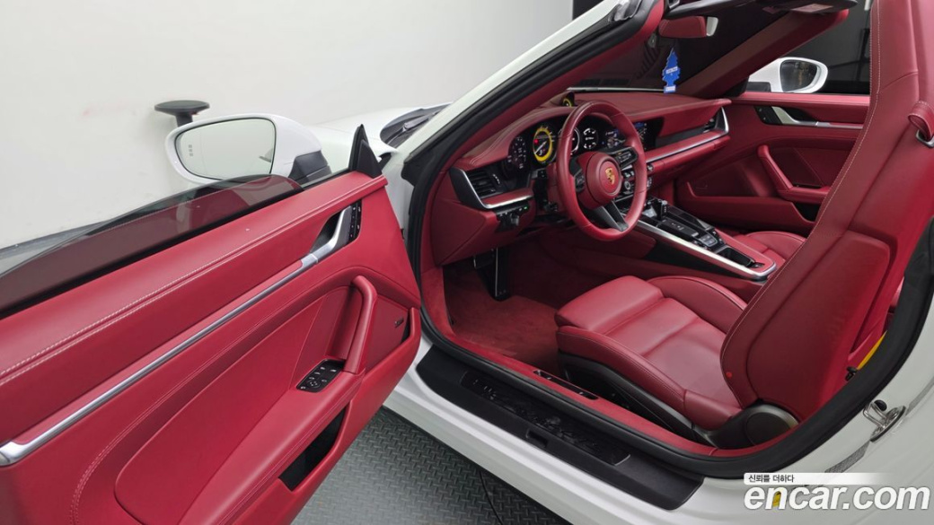 Porsche 911 Carrera 4 GTS Cabriolet, 2023