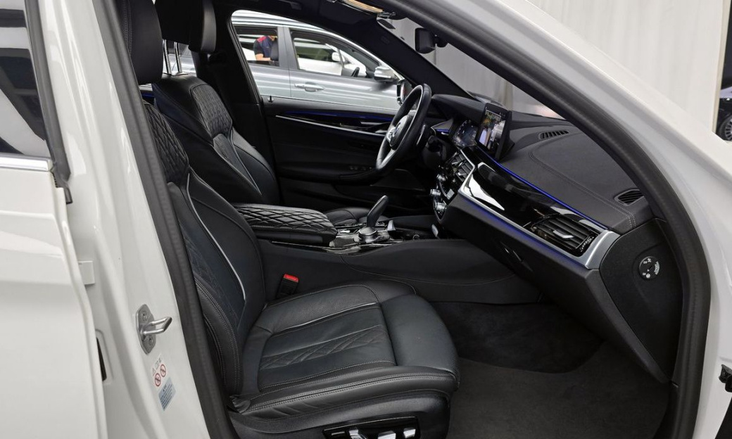 BMW 5-Series 530i xDrive M Sport Package, 2023