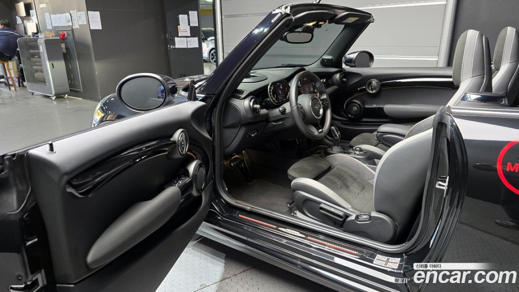 Mini Cooper Convertible JCW, 2023