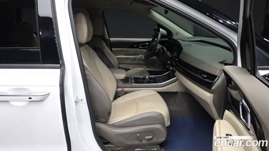 Kia Carnival 9-Seater Signature, 2024