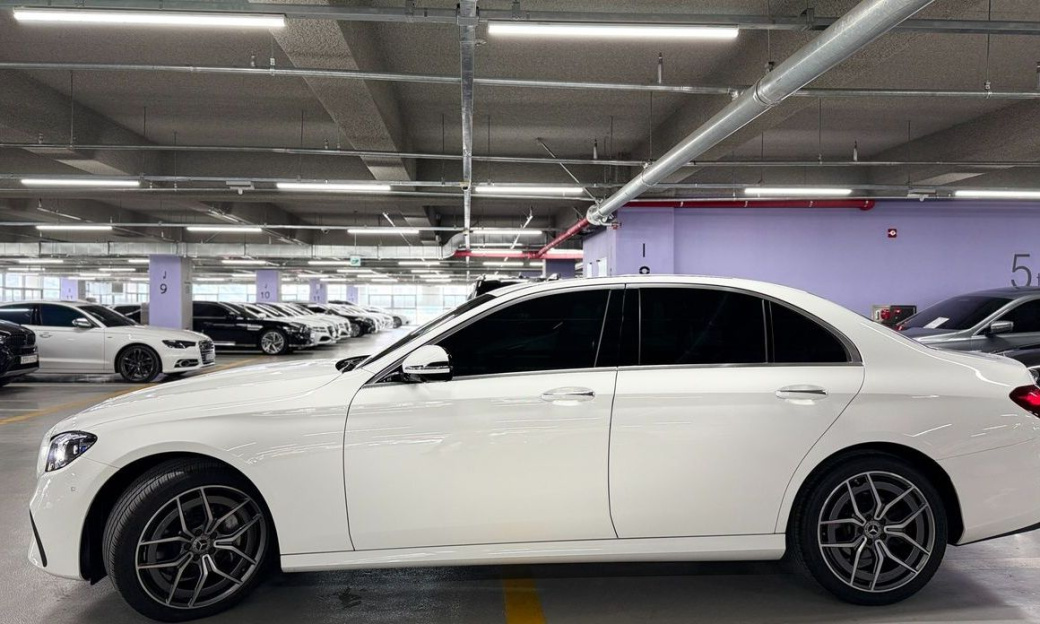 Mercedes-Benz E-Class E220d 4MATIC AMG Line, 2022