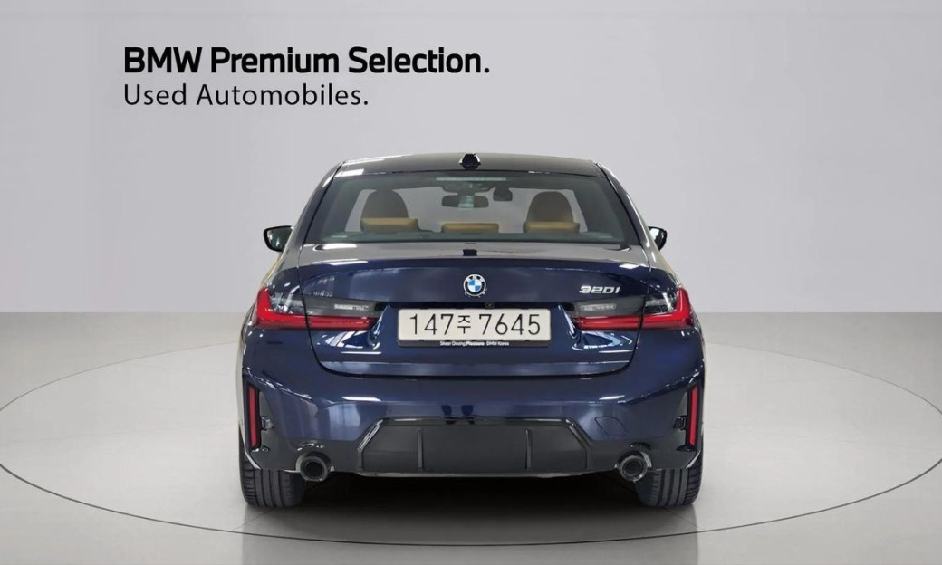 BMW 3-Series 320i M Sport, 2025