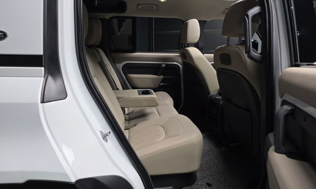 Land Rover Defender 110 D250 S, 2022