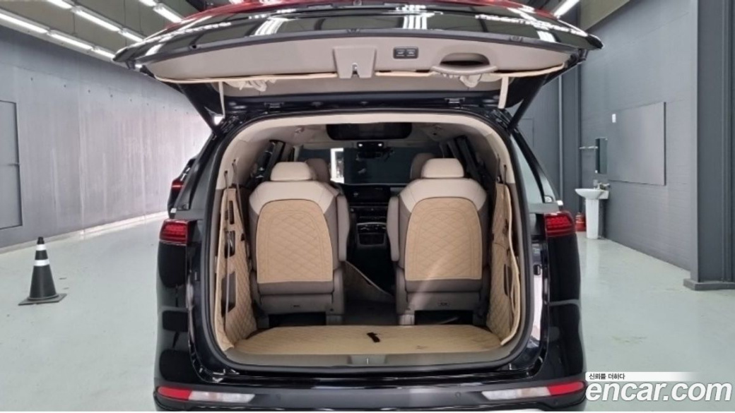Kia Carnival 7-Seater Hi-Limousine, 2021