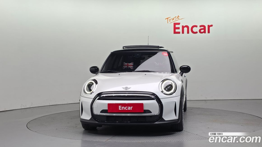 Mini Cooper Classic Plus Launch Pack, 2023