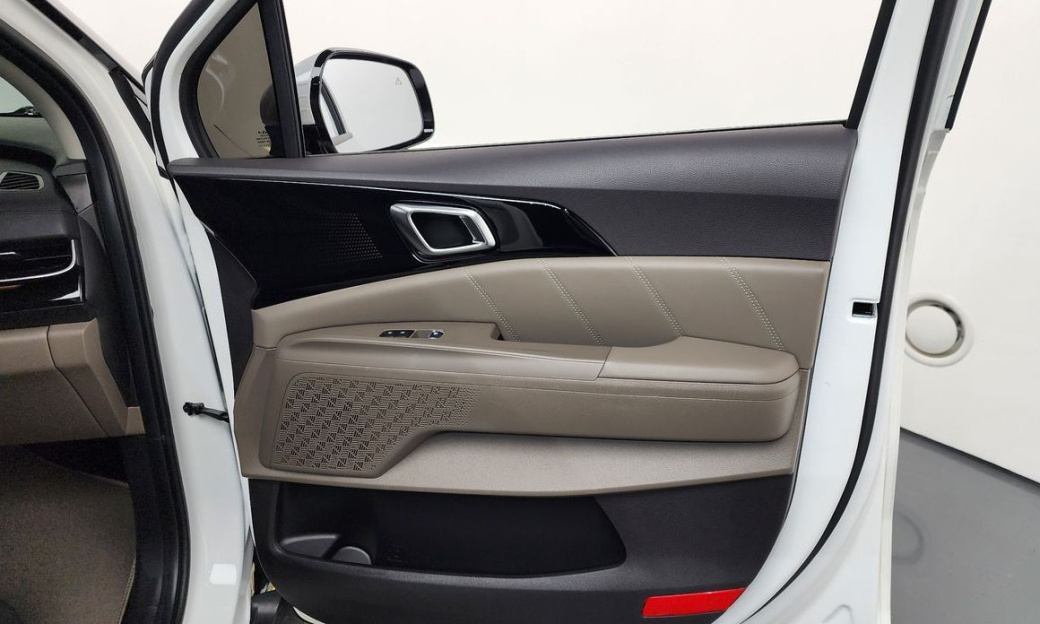 Kia Carnival 9-Seater Signature, 2025