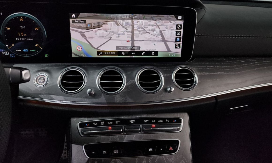 Mercedes-Benz E-Class E350 4MATIC AMG Line, 2023