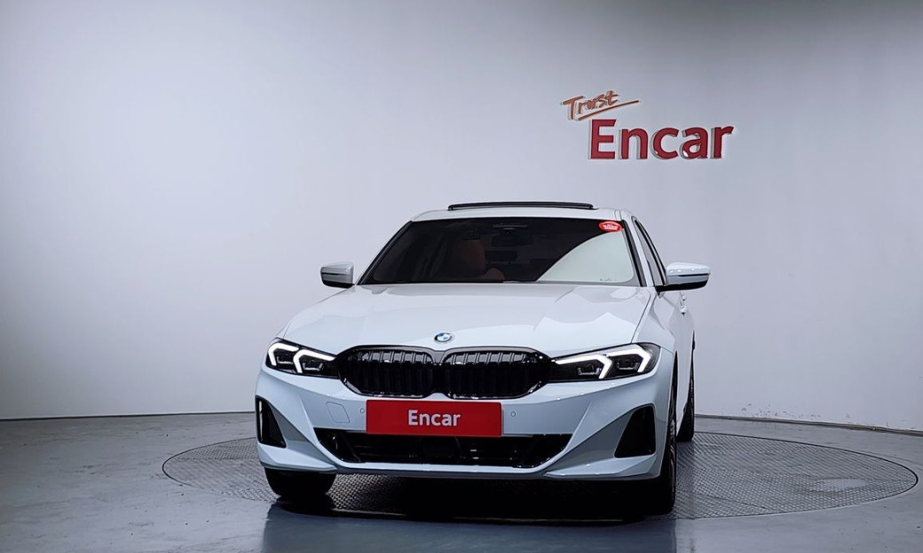BMW 3-Series 320i, 2025