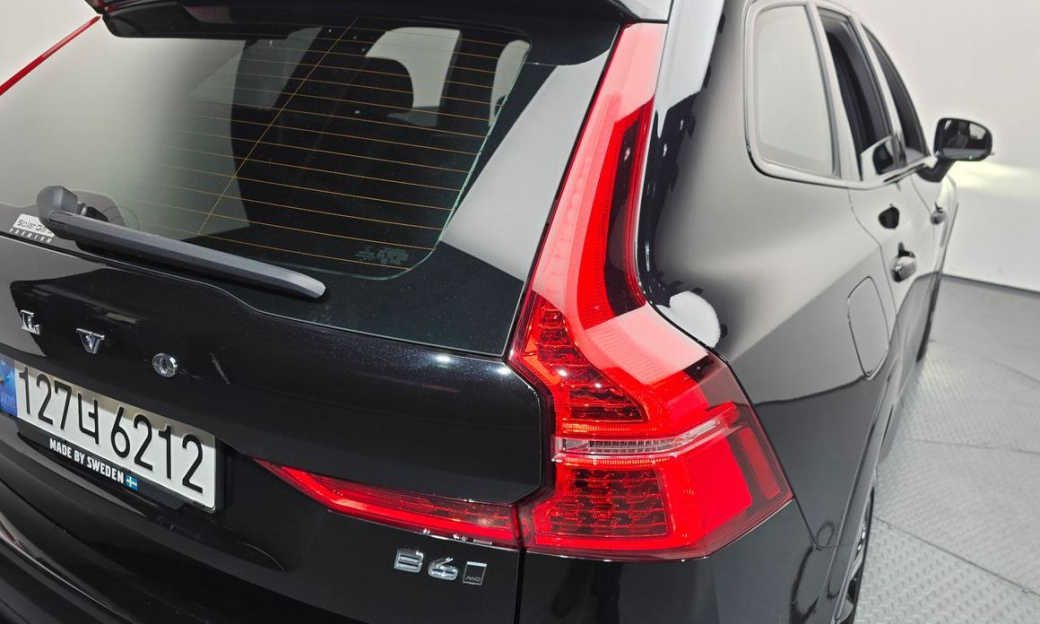Volvo XC60 B6 R-Design, 2022