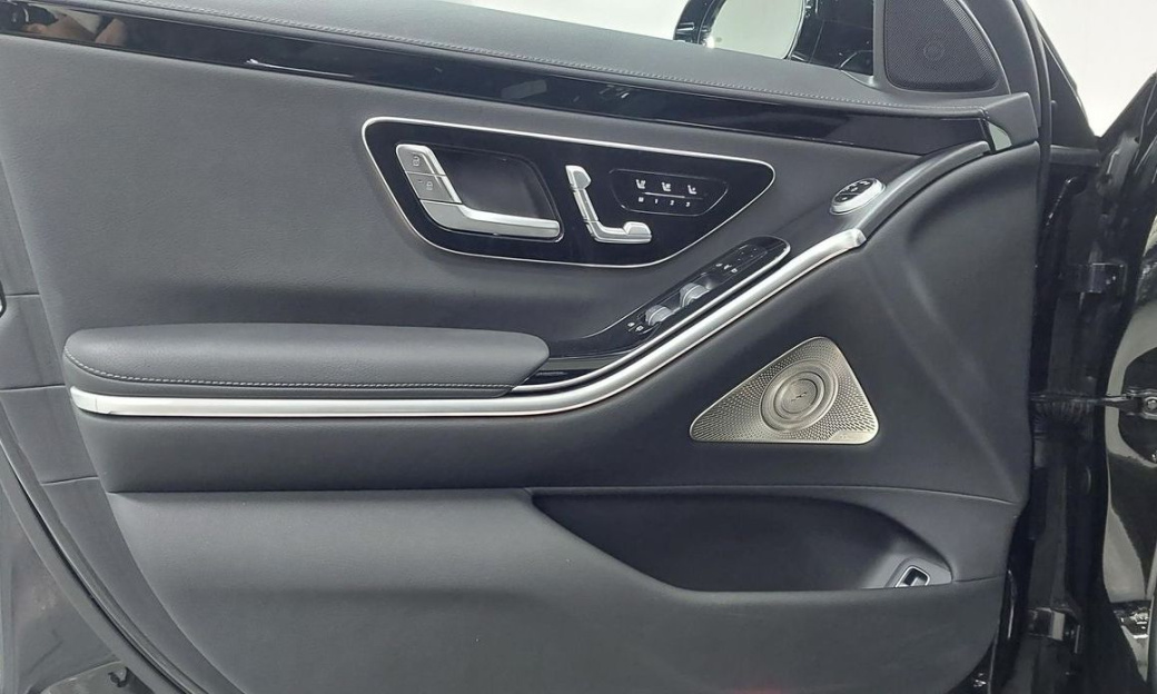 Mercedes-Benz S-Class S350 d 4MATIC, 2025