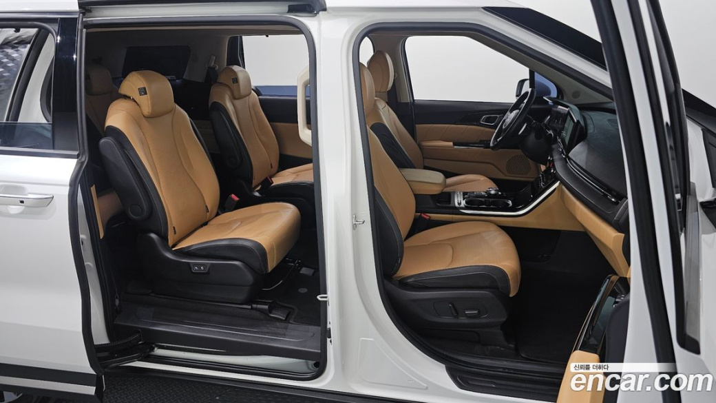 Kia Carnival 9-Seater Signature, 2023