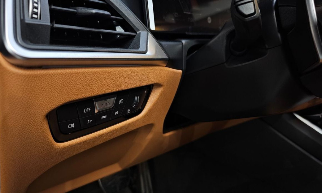 BMW 3-Series 320i Touring M Sports, 2024