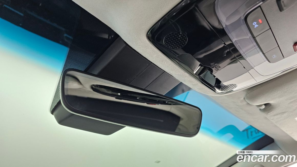 Hyundai Staria 4WD Lounge 7-Seater, 2024