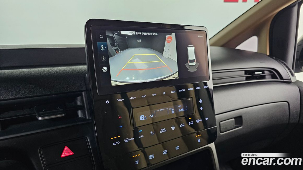 Hyundai Staria Tourer 11-Seater, 2023