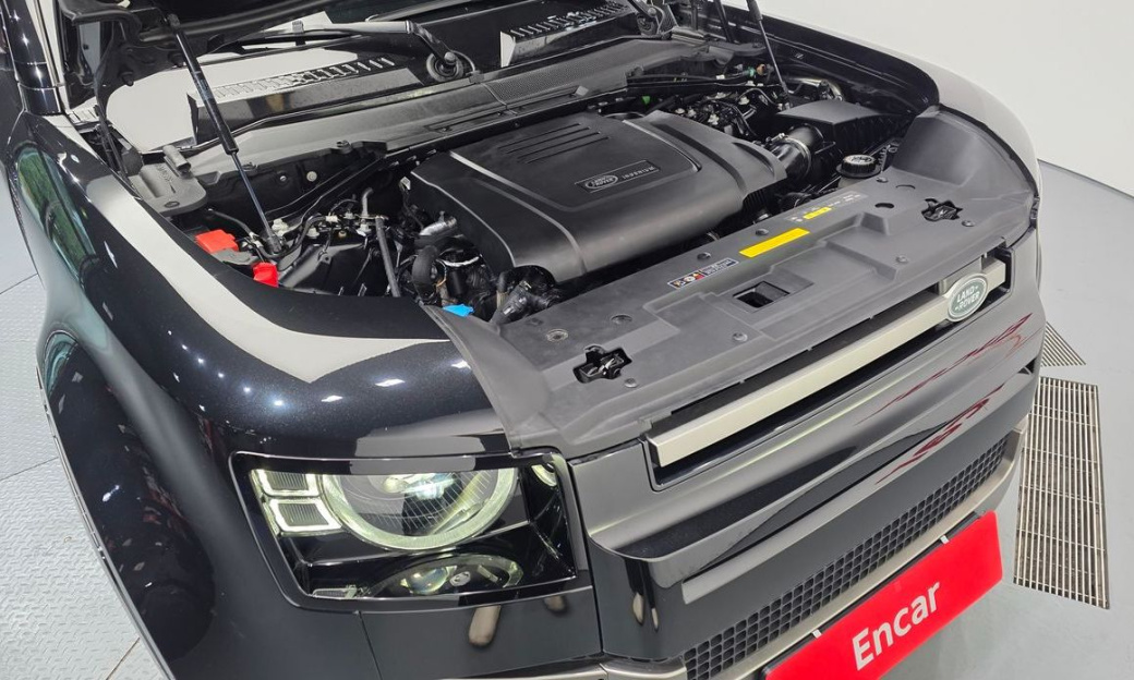 Land Rover Defender 110 P300 X-Dynamic SE, 2024