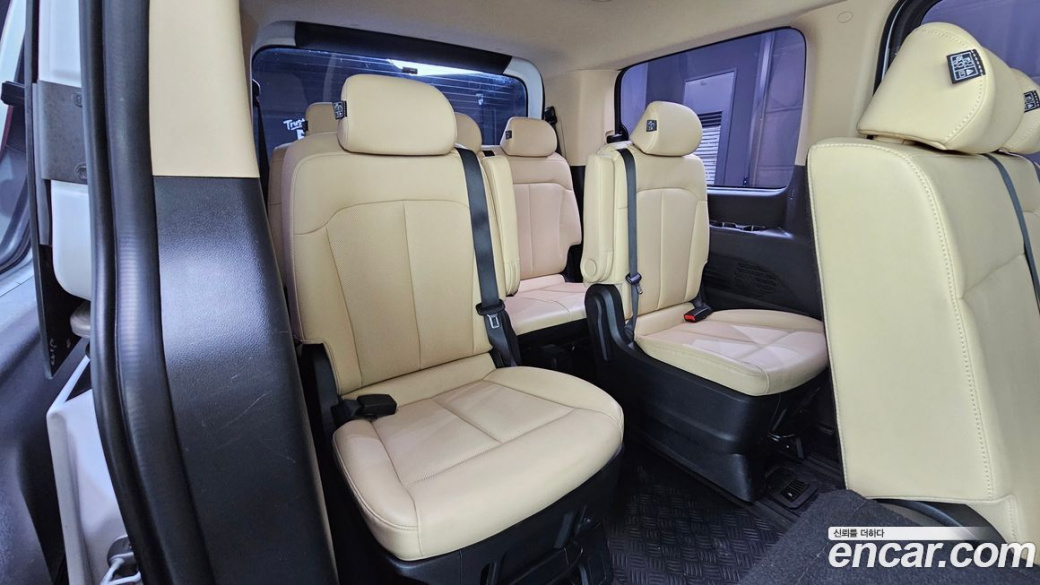 Hyundai Staria Tourer 11-Seater, 2023