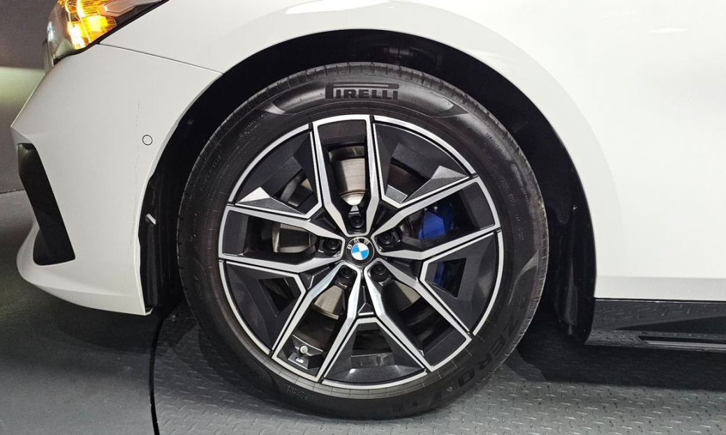 BMW 5-Series 520i M Sport, 2025
