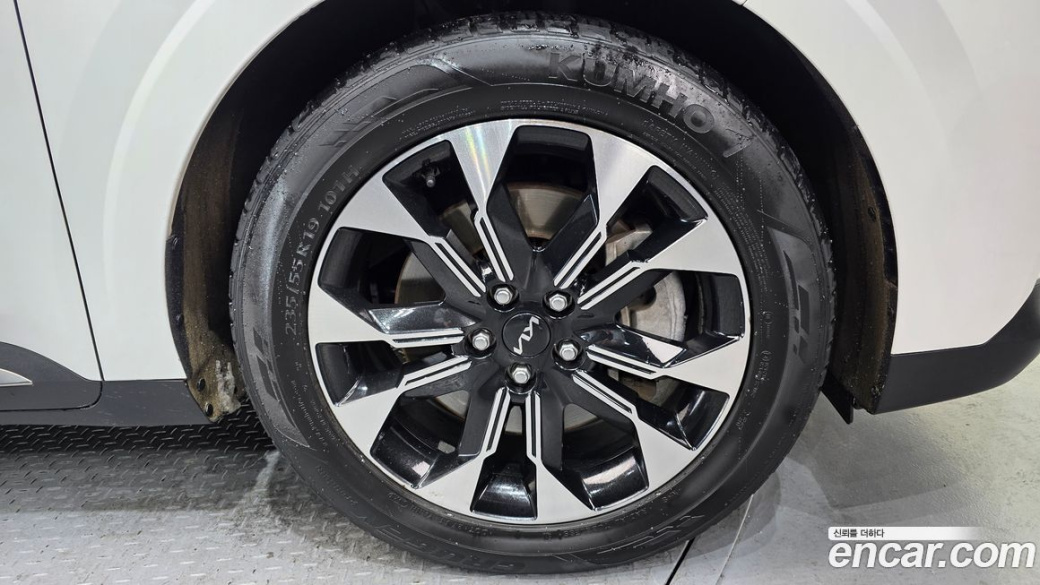 Kia Carnival 9-Seater Signature, 2023