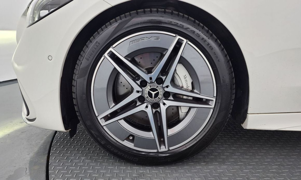 Mercedes-Benz C-Class C200 AMG Line, 2025