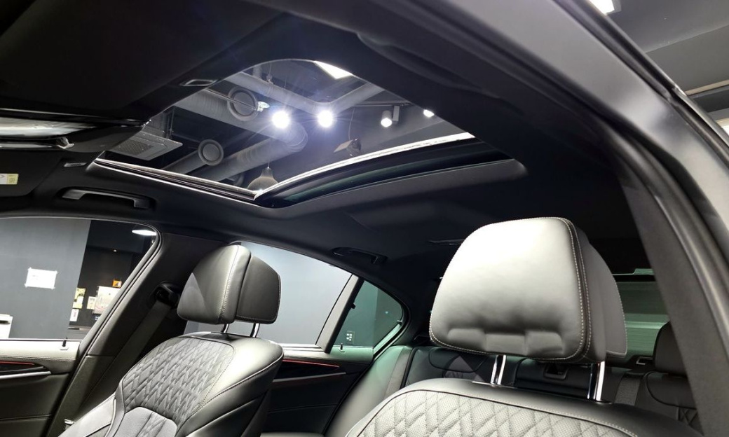 BMW 5-Series 530i M Sport Package, 2022