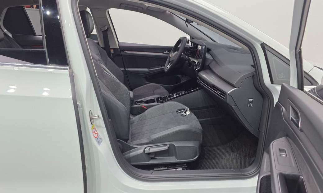 Volkswagen Golf 2.0 TDI Prestige, 2025