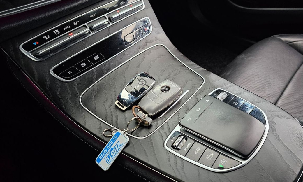Mercedes-Benz E-Class E220d 4MATIC AMG Line, 2022