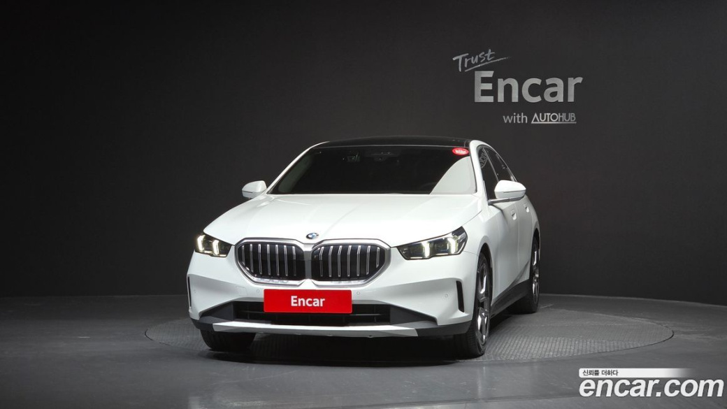 BMW 5-Series 520i, 2024