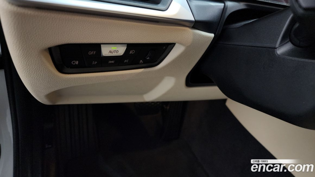 BMW 3-Series 320i, 2023