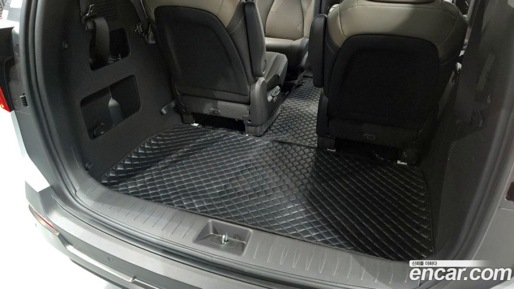 Kia Carnival 9-Seater Gravity, 2025