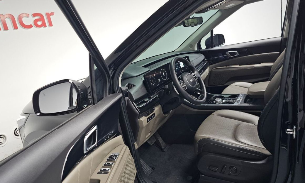 Kia Carnival 9-Seater Gravity, 2024