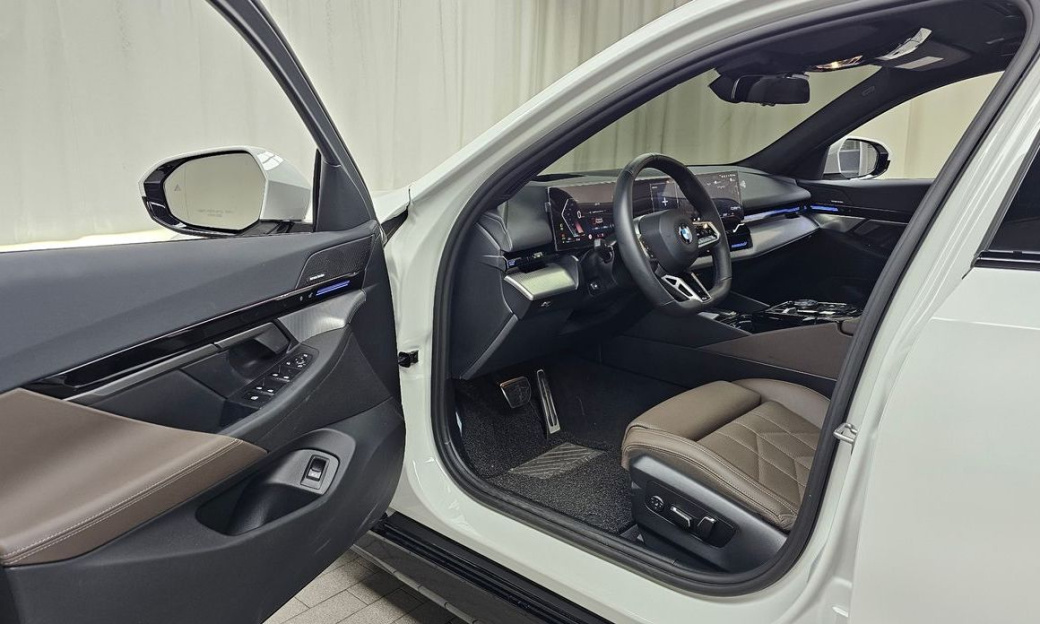 BMW 5-Series 520i M Sport, 2024