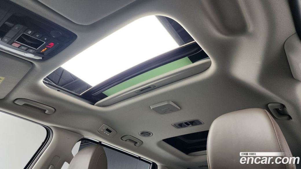 Kia Carnival 9-Seater Signature, 2025