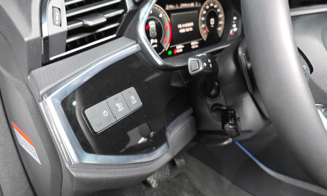 Audi Q3 35 TDI Premium, 2025