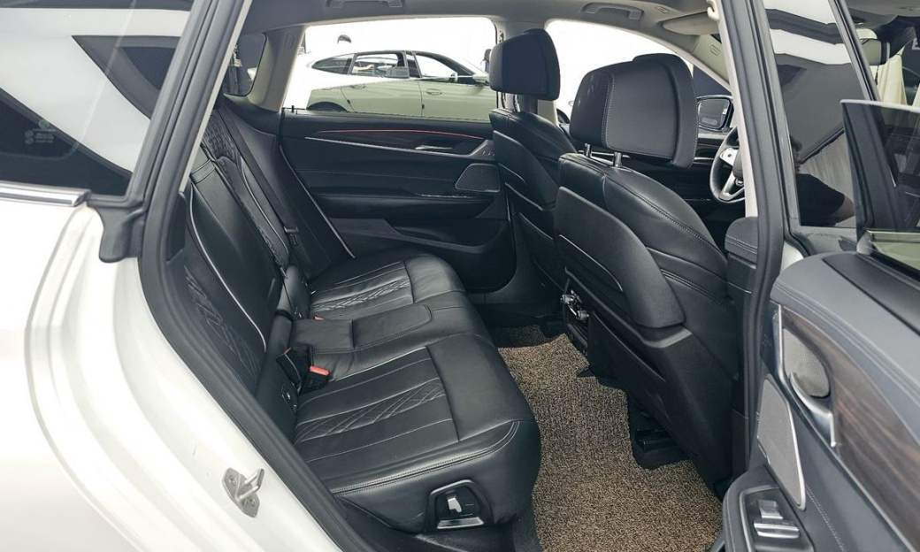 BMW Gran Turismo 630i xDrive Luxury, 2023