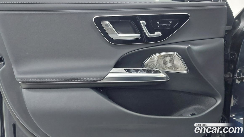 Mercedes-Benz E-Class E300 4MATIC Exclusive, 2025