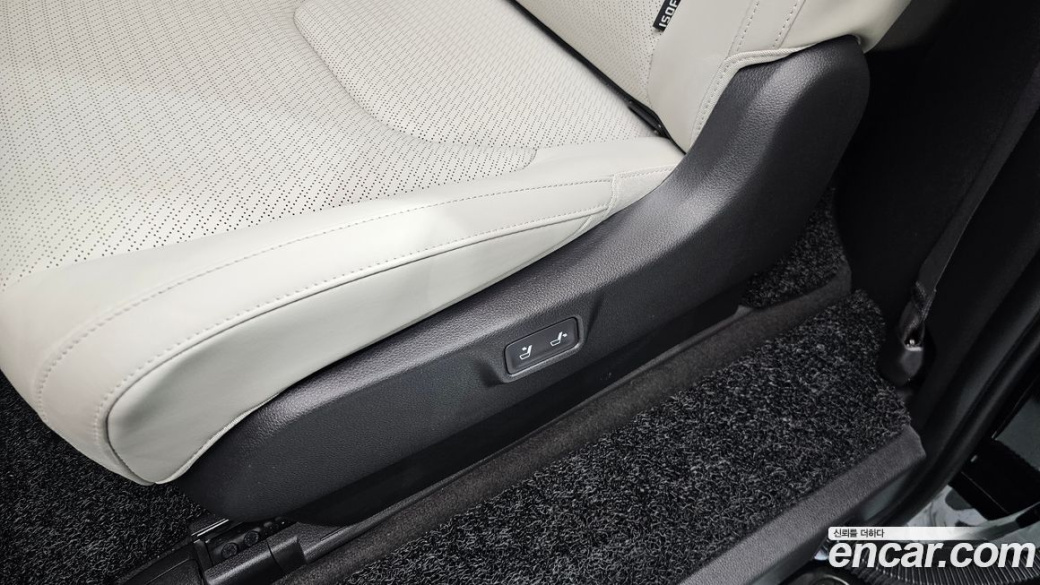 Kia Carnival 9-Seater Signature, 2023