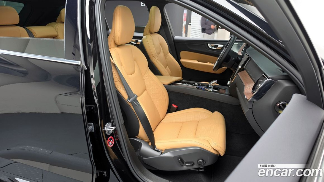 Volvo XC60 B5 Ultimate Bright, 2024