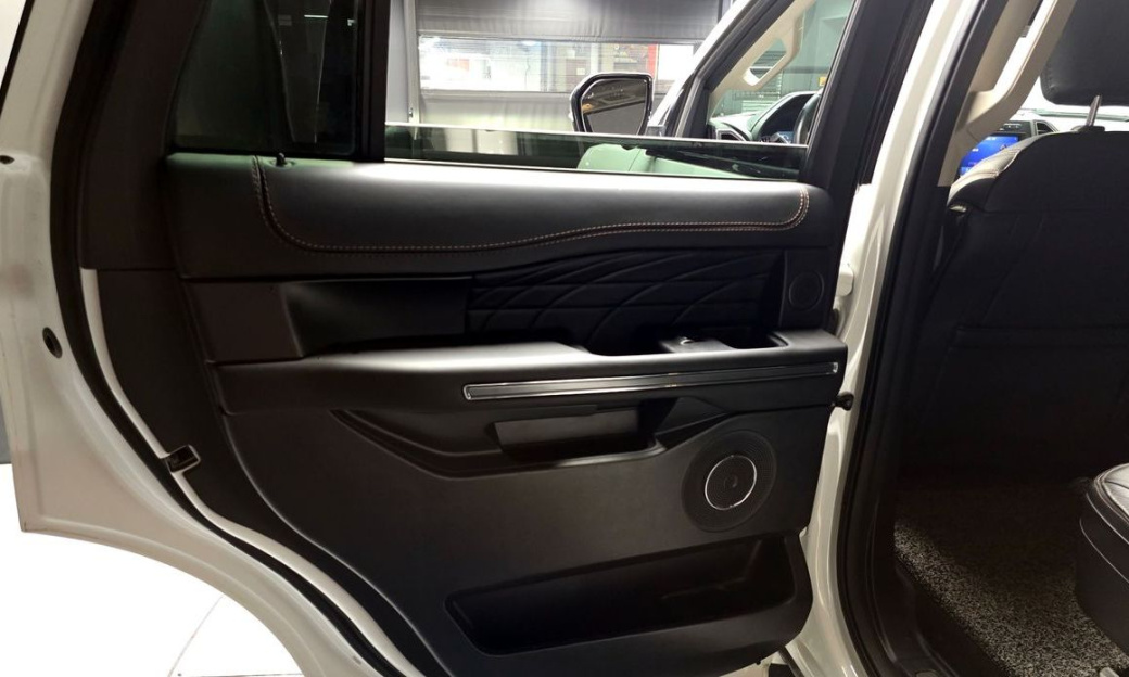 Ford Expedition Platinum 4WD, 2021