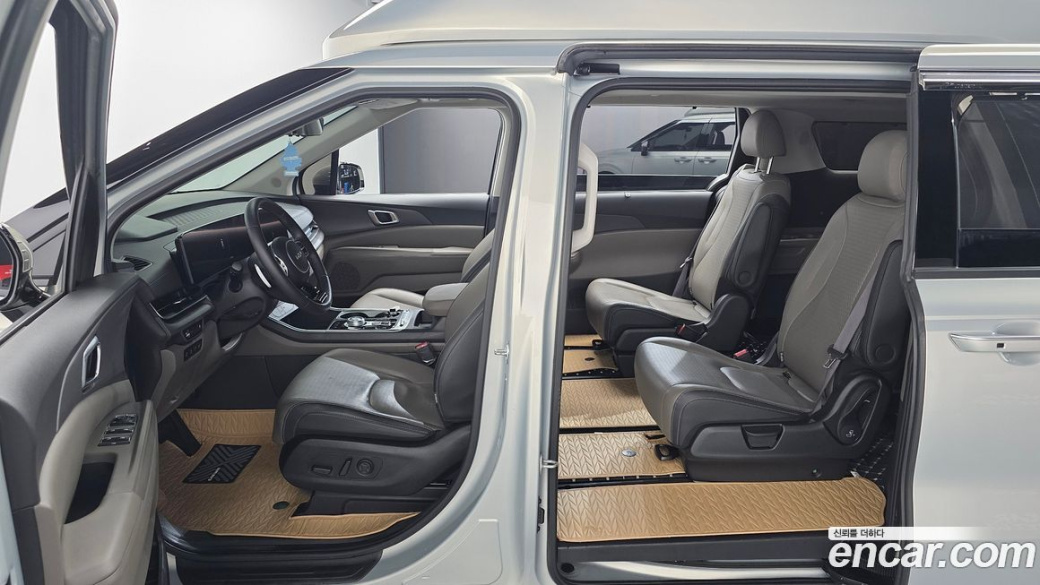 Kia Carnival 7-Seater Outdoor, 2024